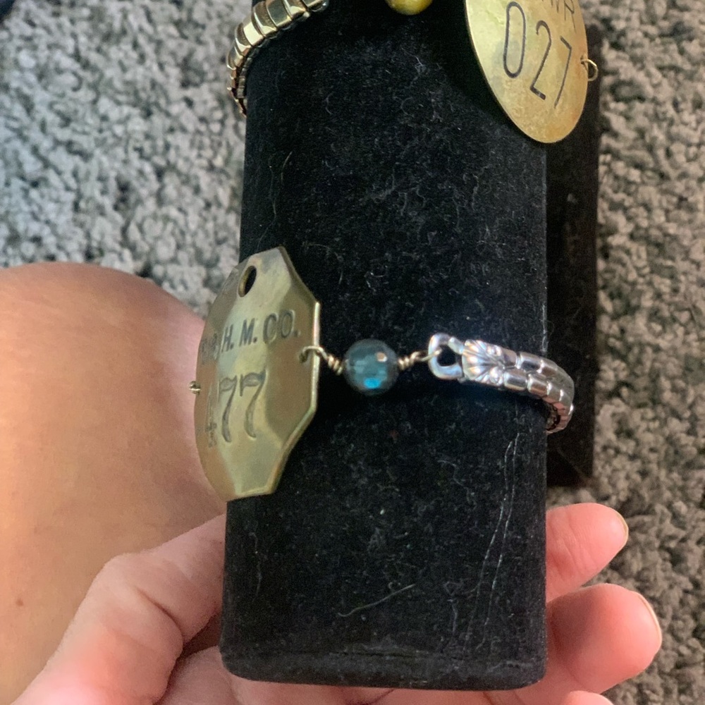 Stamped bracelet w bead stretch band octagon center. For GBMCO 477 bottom only